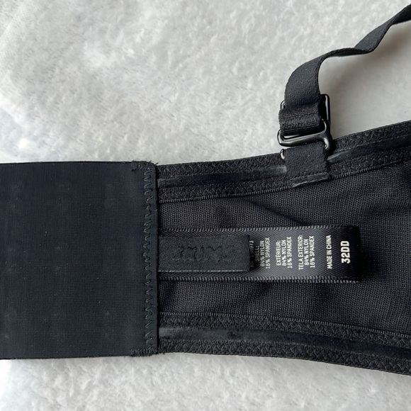 SKIMS Ultrafine Mesh Strapless Underwire Bra - Picture 11 of 12